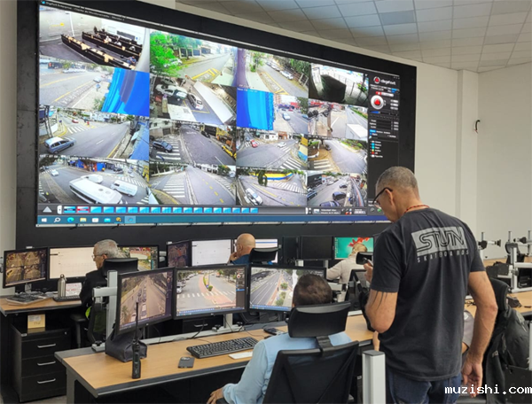 巴西室内固装P1.25全彩LED显示屏, 某城市道路监控指挥中心硬链接方案