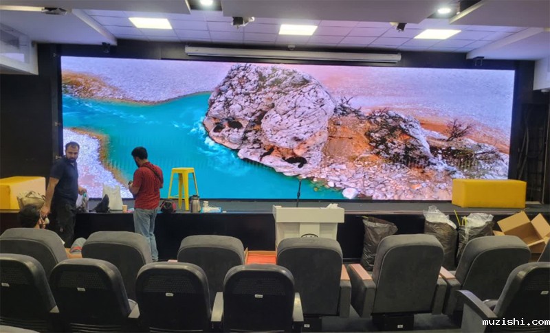 ​中东室内P1.25 COB LED显示屏 9x2.7m